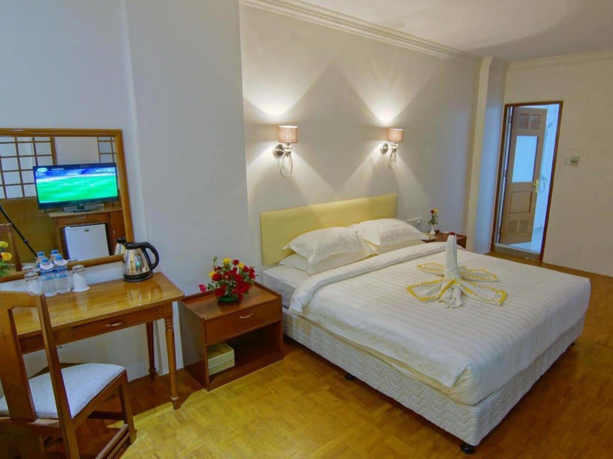 Wilson Hotel Мандалей Екстериор снимка