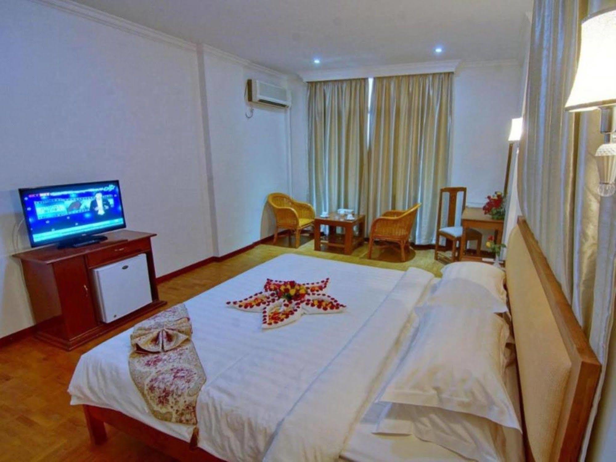 Wilson Hotel Мандалей Екстериор снимка