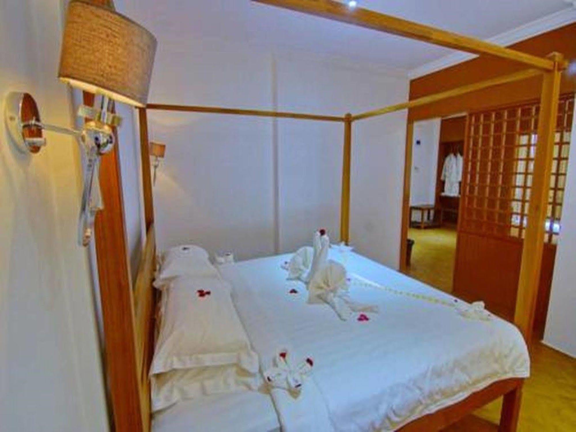 Wilson Hotel Мандалей Екстериор снимка