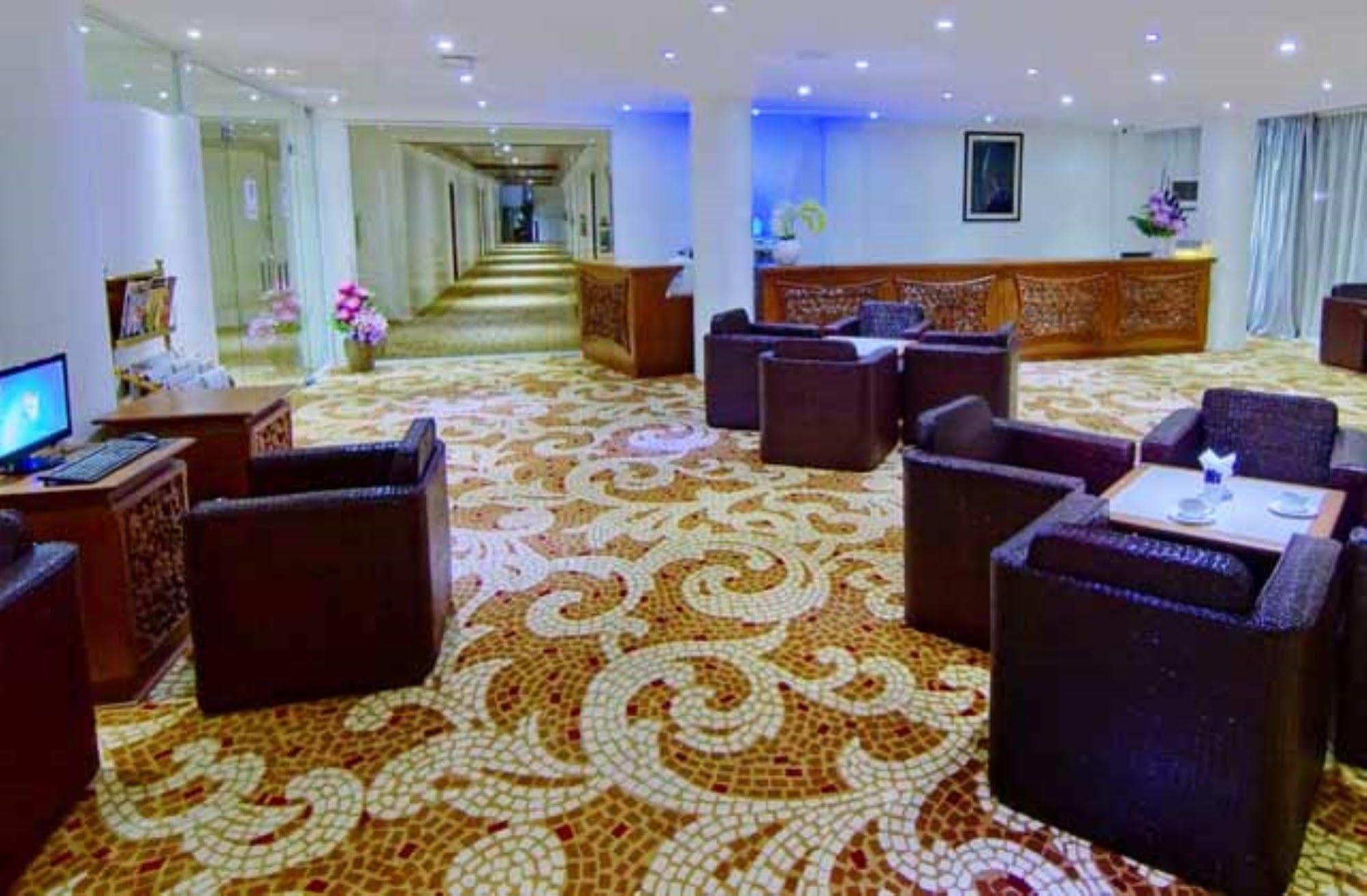 Wilson Hotel Мандалей Екстериор снимка